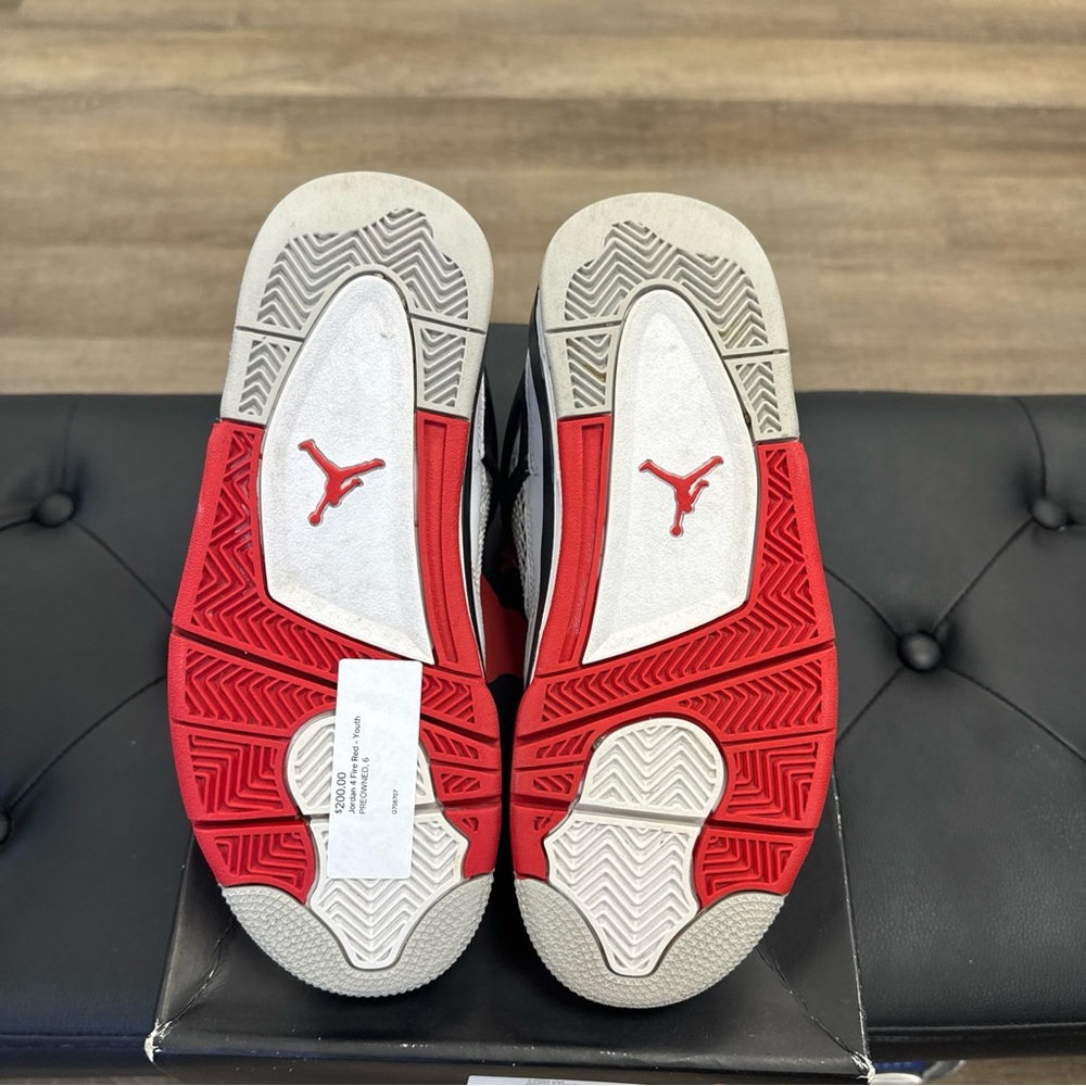 Jordan 4 - Picture 6 of 6
